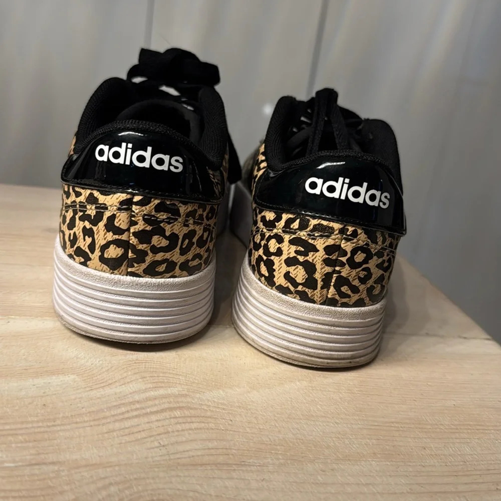 Adidas leopards shoes - Picture 2 of 8